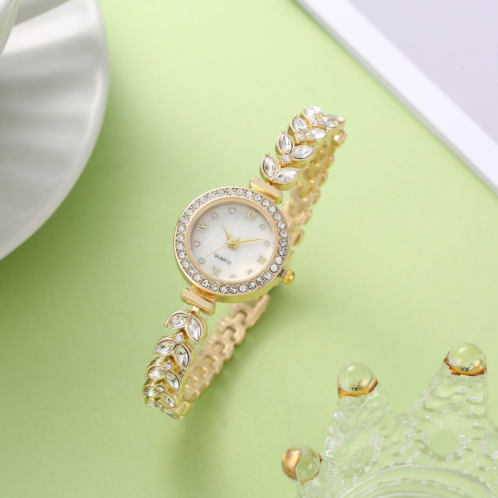 Uthai W75 Zeemeermin Dameshorl - Luxury Watch Group recensie en prijs